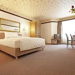 Western 4*